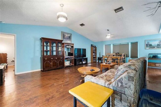 Photo - 1346 Waterside St