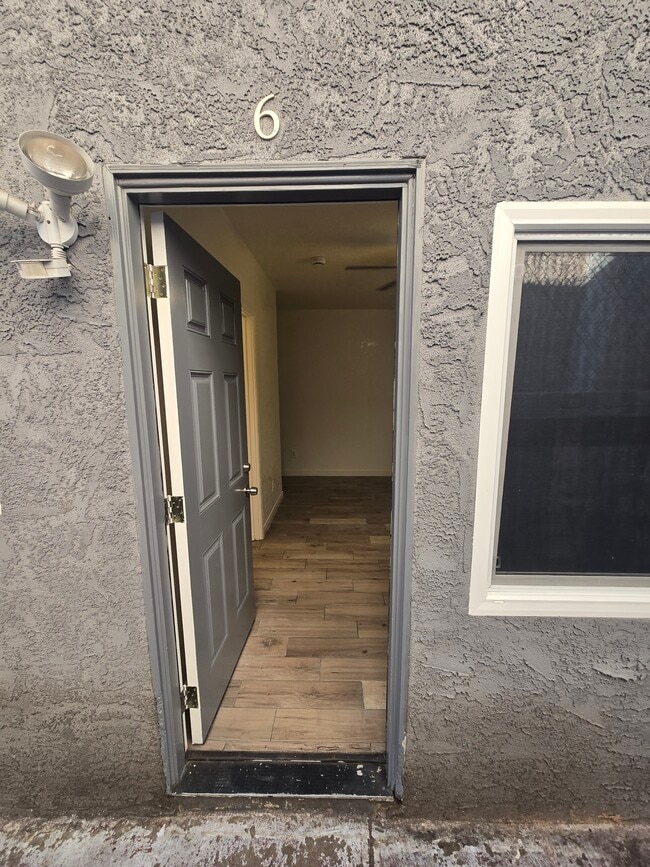 Photo - 139 W Manchester Blvd Unit Manchester #5