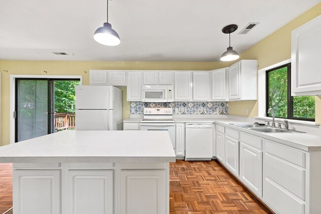 Photo - 322 Whispering Oaks Dr