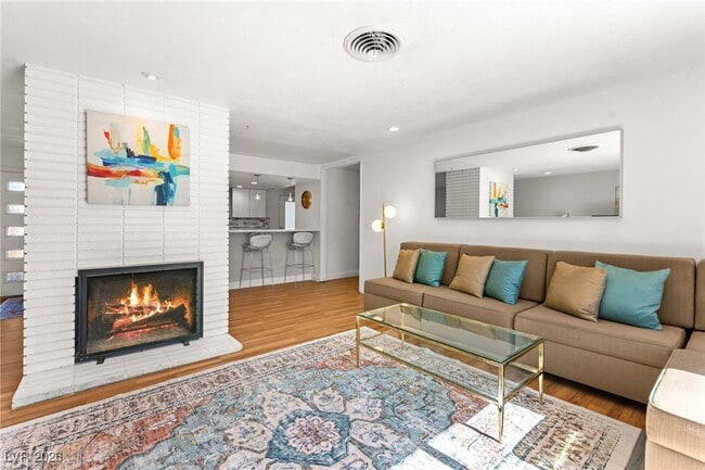 Photo - 1531 Commanche Dr