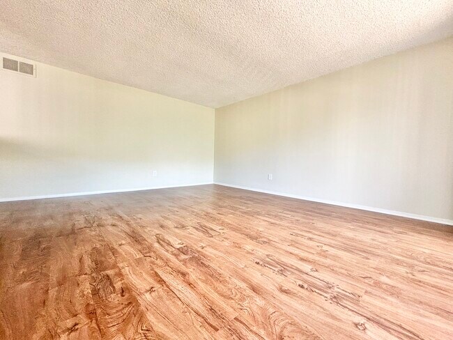 Photo - 5204 Yarmouth Ave. Encino, CA 91316 Unit 211