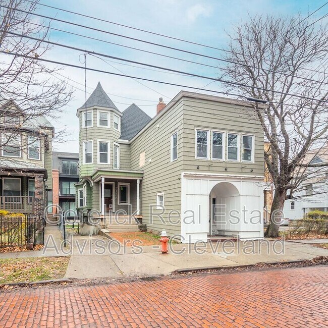 2158 Murray Hill Rd Condo Unit Down Rear Condo for Rent in Cleveland