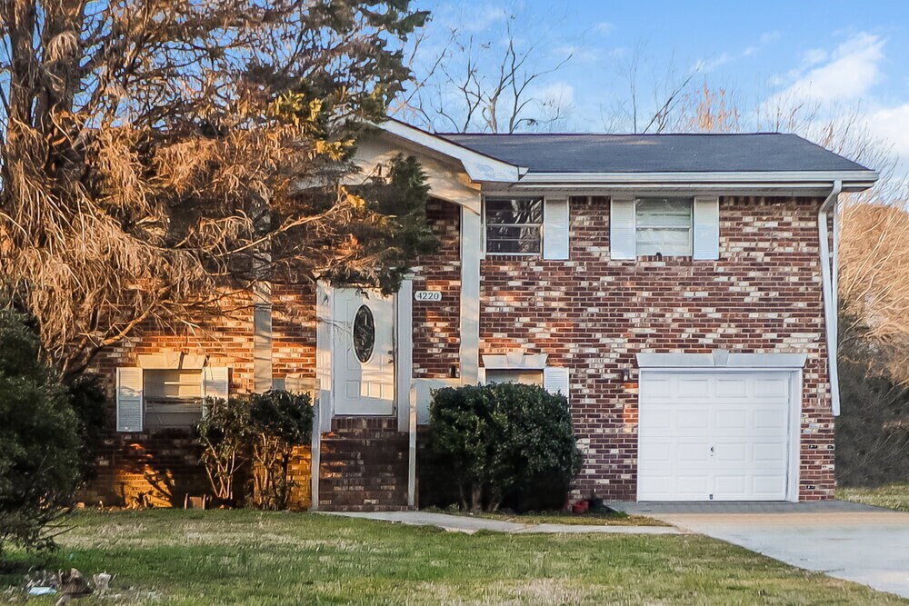 Photo - 4220 Steading Rd