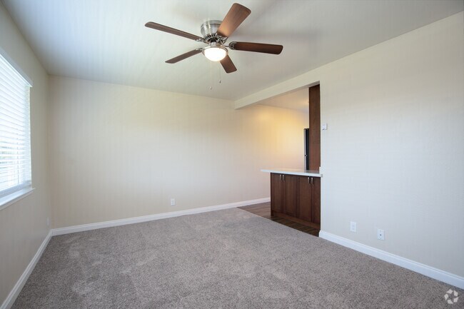 1BR, 1BA - 600SF