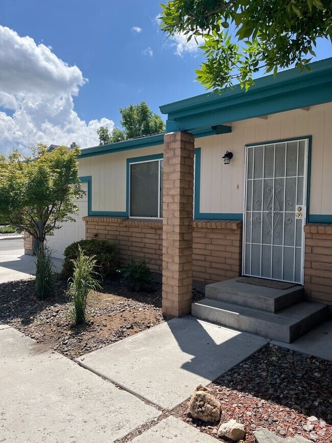 Building Photo - Close to Shopping Rental
