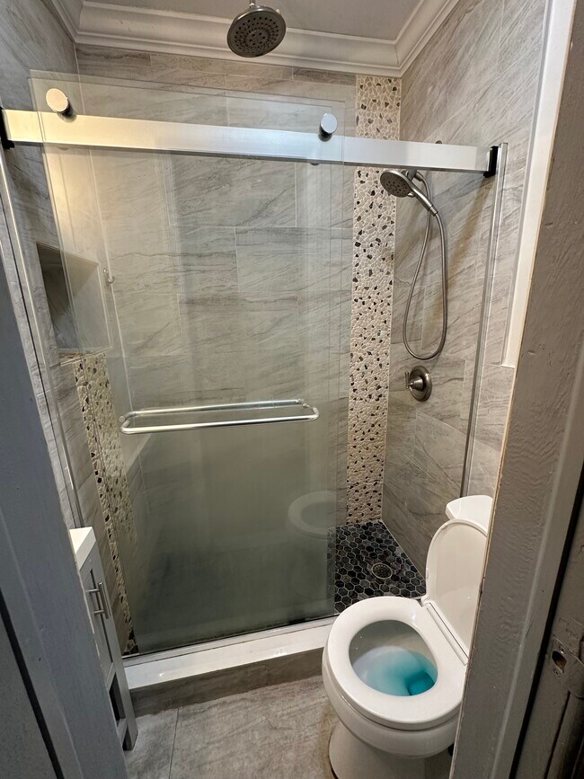 Bathroom - 3104 Snyder Ave Unit Floor 1