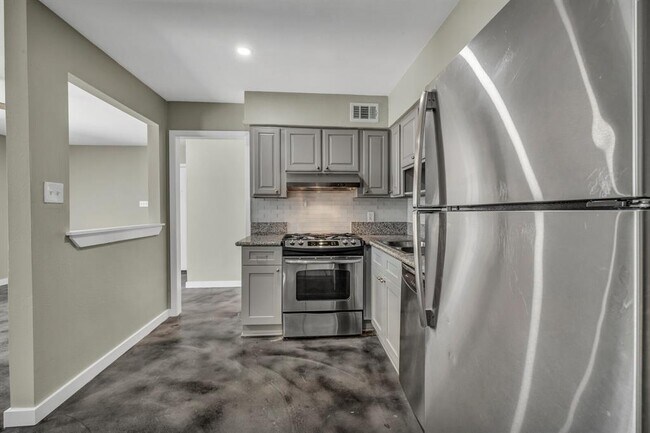 Photo - 2808 Skyway Cir