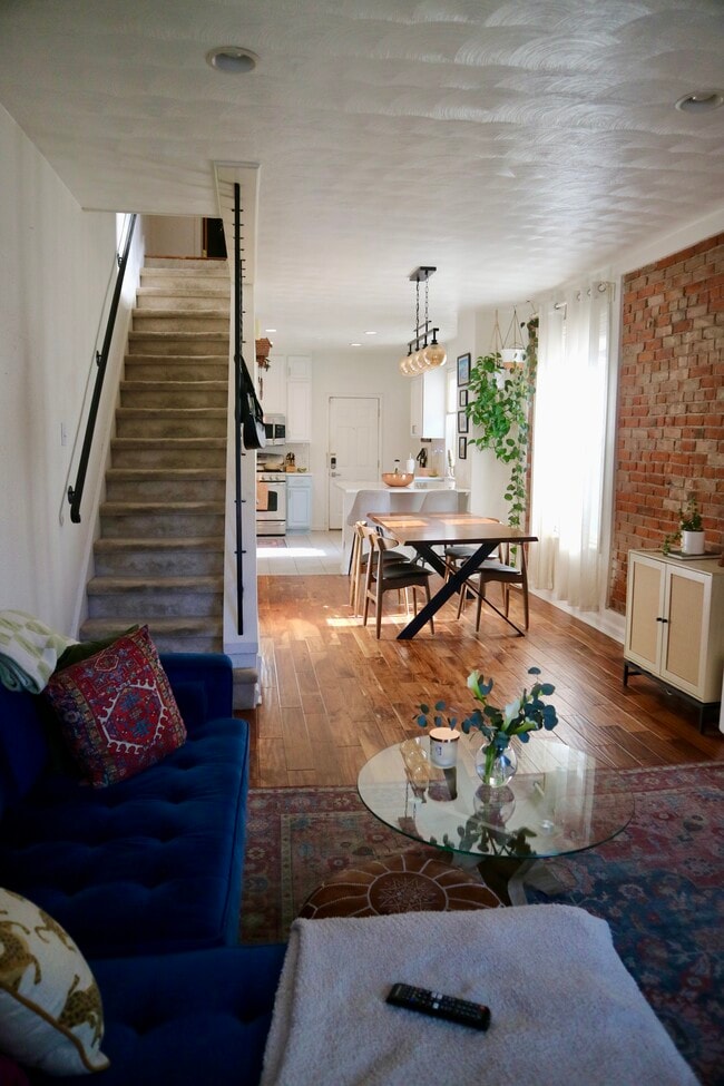 Photo - 139 E 8th Ave