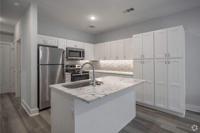 2BR, 2BA - 982SF - Kitchen