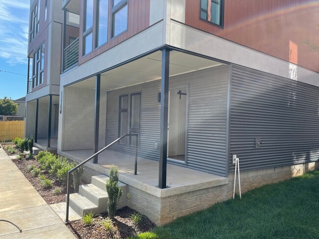 Patio inferior - 110 Oceola Ave Unidad 10