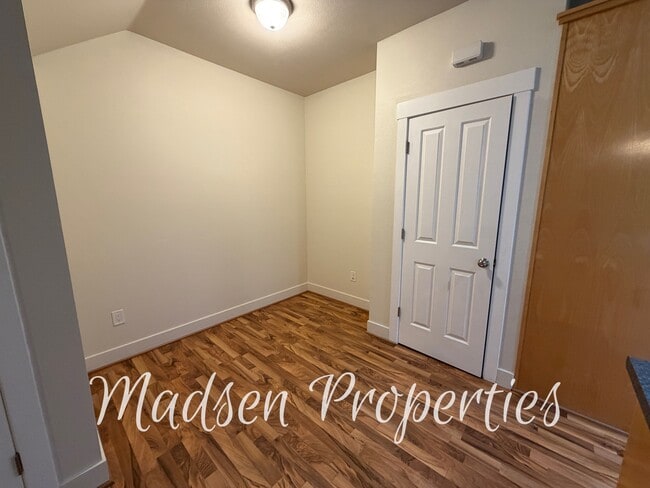 Photo - 2188 Nord Ave