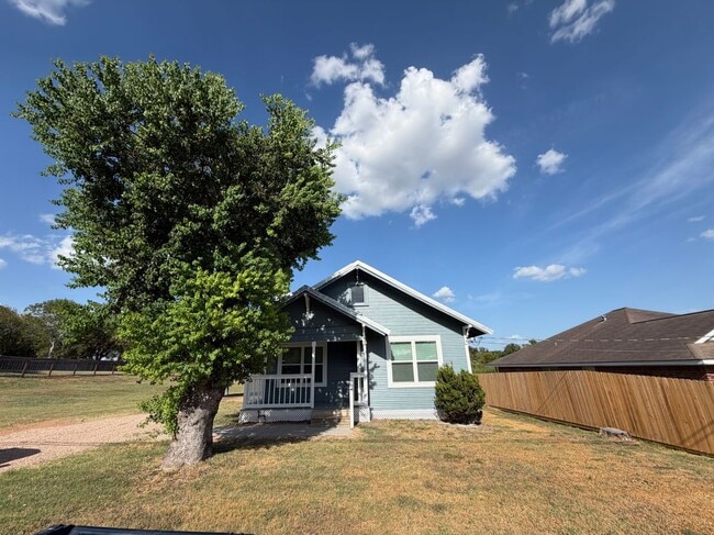 Photo - 700 Burleson St
