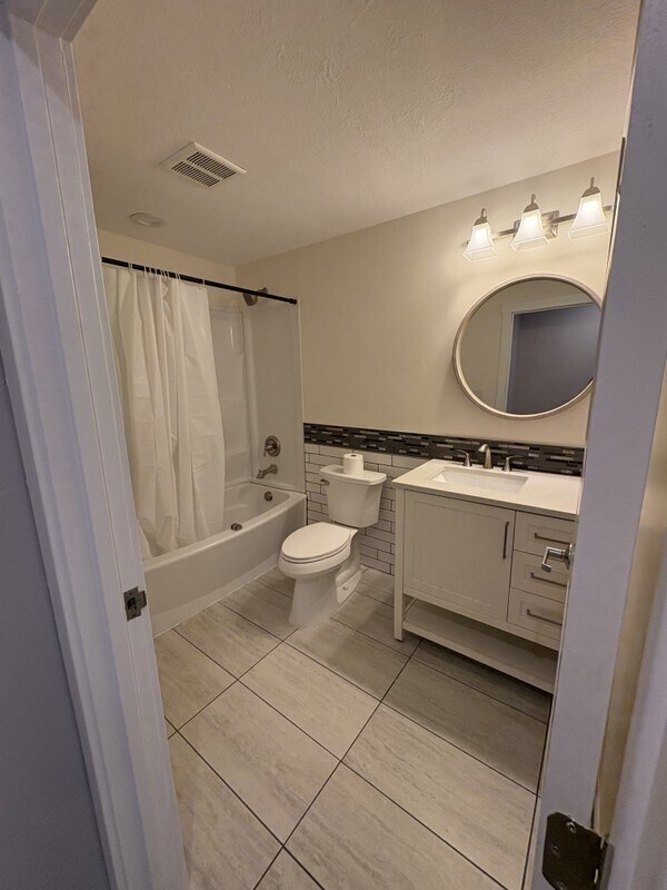 Photo - 975 E 2850 N