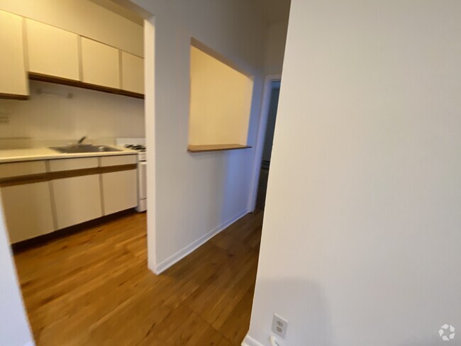 Building Photo - 664 W Cornelia Ave Unit 2BED Rental