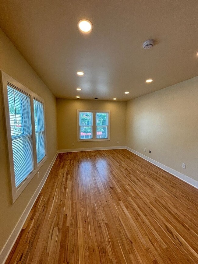 Photo - 901-903 E Center St Unidad 903 E Center St - Upper Front