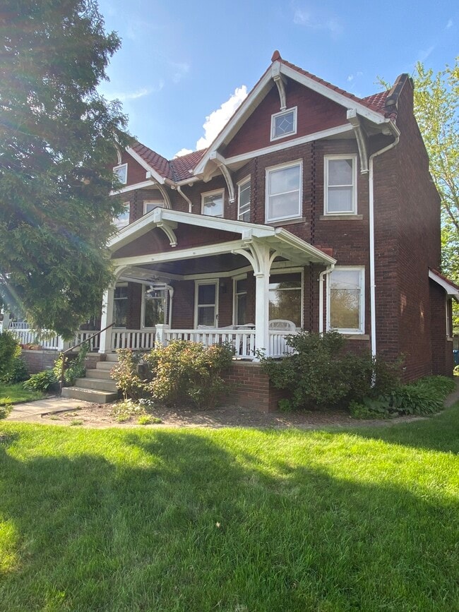 Building Photo - 15518 Clifton Blvd Rental