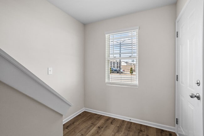 Photo - 1025 Peony Ln