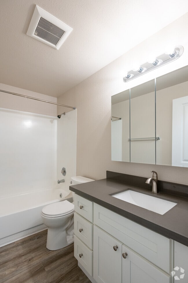 3BD, 2BA - 1,136SF