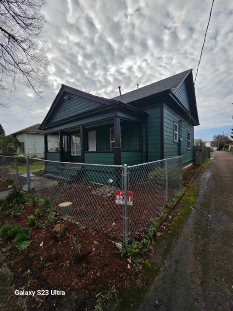 Photo - 1656 Mill St SE