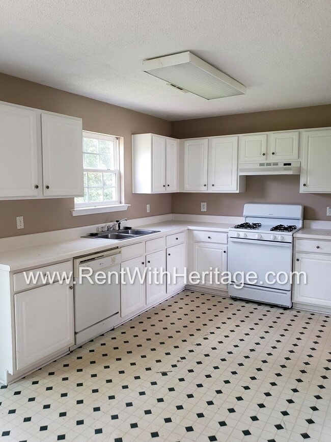 Photo - COME SEE THIS AMAZING 3BEDROOM/2.5 BATH HOME WITH SO MUCH ROOM AND A FULL UNFINISHED BASEMENT AND...