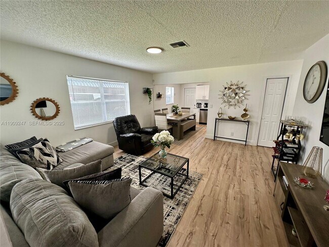 Photo - 6040 SW 35th St Unit 2