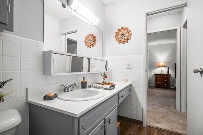 Williamsburg & Portage Pointe Apartments