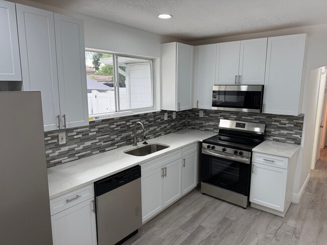 Photo - Charming 4-Bed Home with Bonus Room in Tampa! Landscaping/Utilities Included. Available Now!!