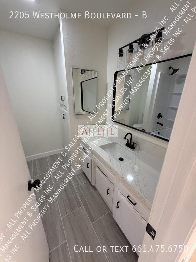 Building Photo - 2205 Westholme Blvd Unit B
