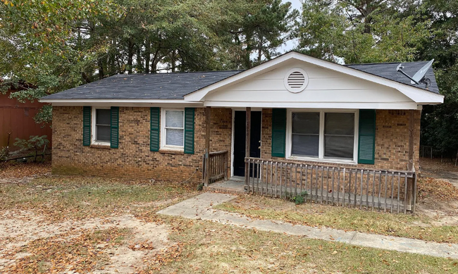 Four-bedroom house off North Main - Four-bedroom house off North Main