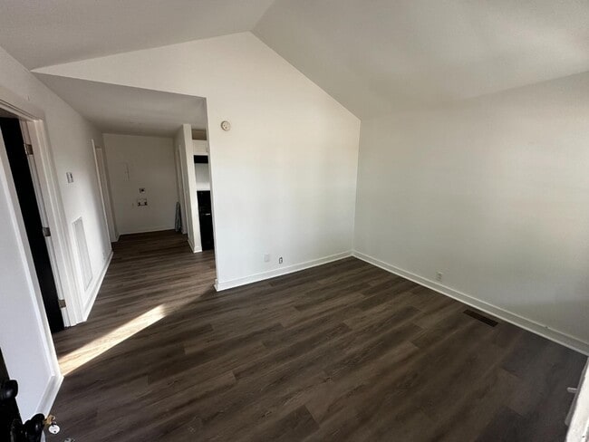 Building Photo - 749 Mt Hope St