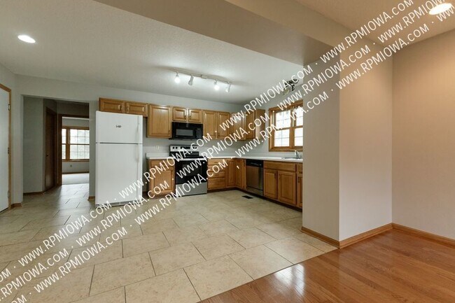 Photo - CLOSE TO RACCOON RIVER PARK!! 3 Bed, 2 Bat...