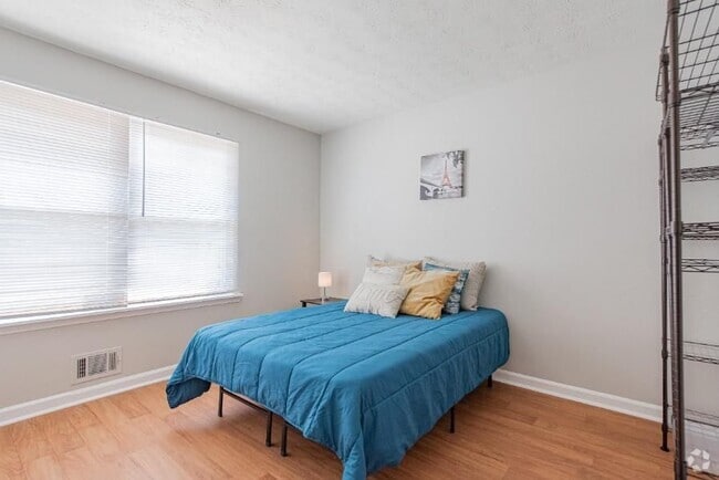 Building Photo - 2628 Candler Woods Dr Rental