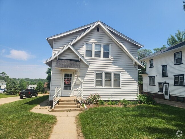 Building Photo - Historic, recently updated single-family h... Rental