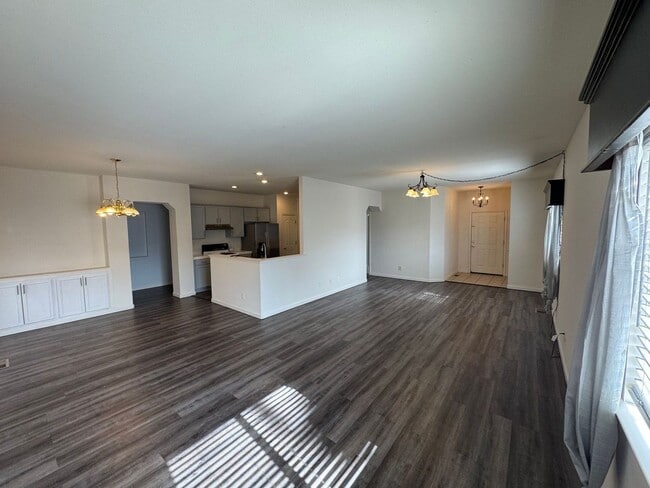 Photo - Quiet Home on Cul-De-Sac Available now!!