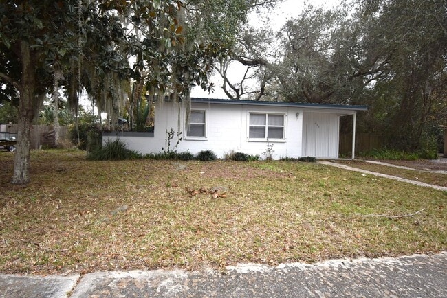 Building Photo - 2 Bedroom/1 Bathroom SFH in Deltona Lakes AVAILABLE NOW!