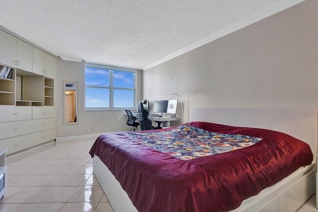 Building Photo - 3180 S Ocean Dr Unit 1504 Rental