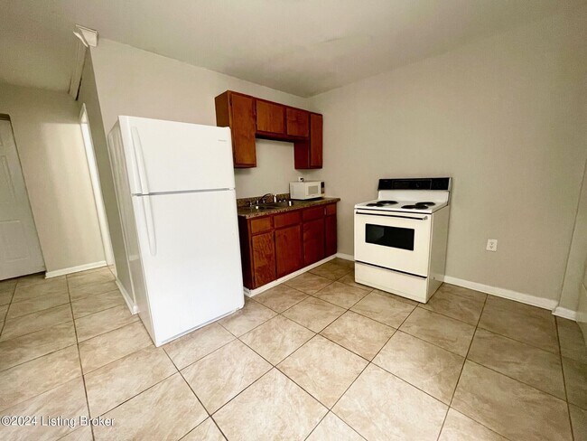 Photo - 951 S Brook St Unidad 1