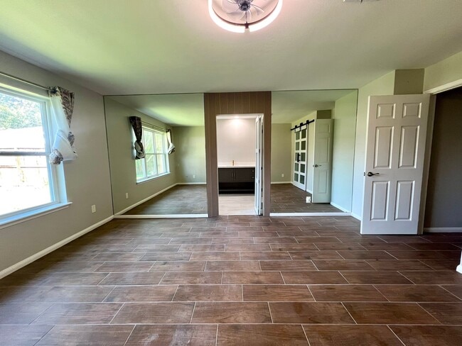 Building Photo - 7726 Twin Hills Dr