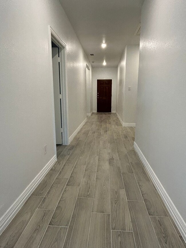 Photo - 752 Cascade Ln