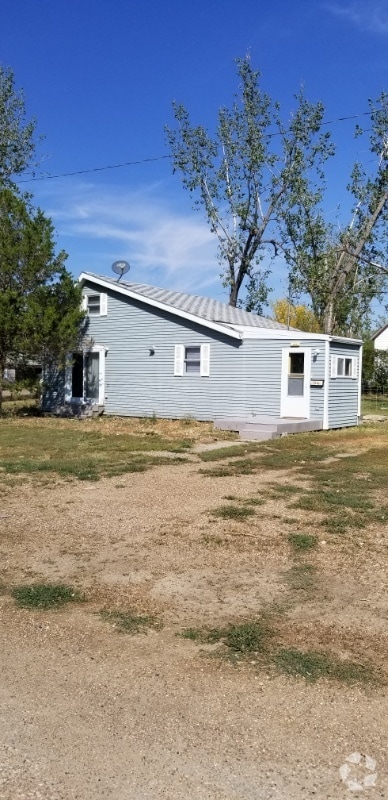 Building Photo - 402 1st St N Rental