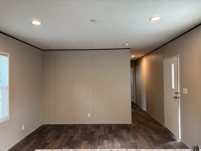 Photo - 932 Salters St