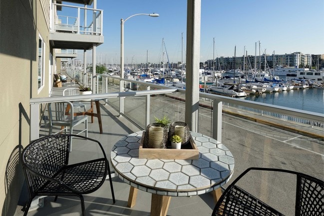 Wayfarer® Apartments + Marina
