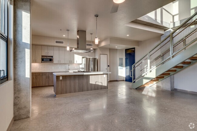 Sala de estar y cocina: 2BR, 2BA, 1107 pies cuadrados - The Baffert at Five Points