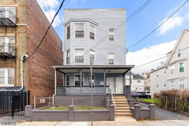 Building Photo - 87 Columbia Ave Unit 3 Rental