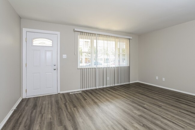 Photo - 864 Tivoli Ln