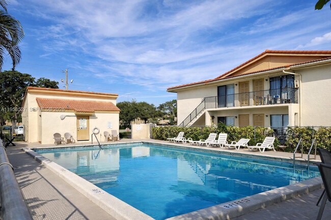 Photo - 11116 Royal Palm Blvd Unidad 2-10