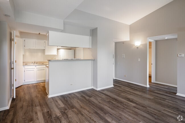 2BR, 2BA - 991SF - Living Room