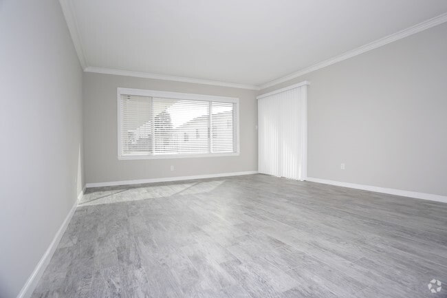 2BR, 2BA - 1150 SF