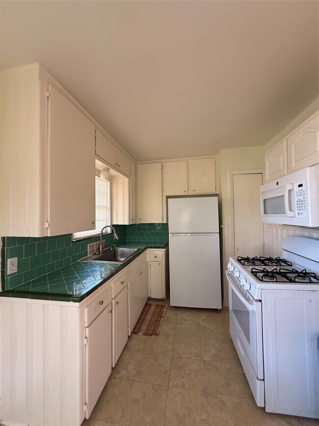 Photo - 5724 1/2 Parwill St