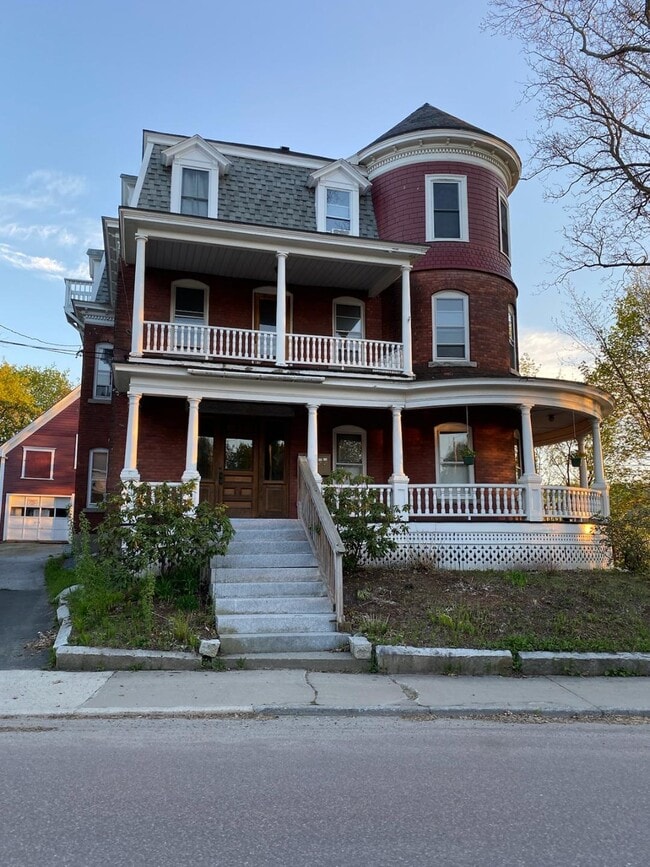 54 Wellington St Unit 4